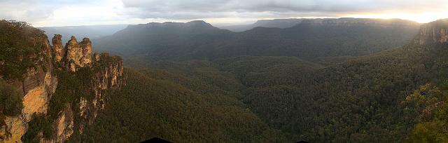 (80) The Jamison Valley Panorama.jpg